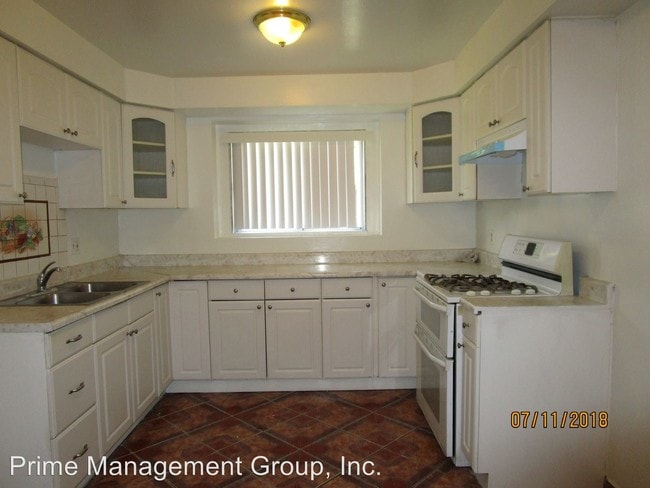 Building Photo - 4 br, 2 bath House - 7 Dovecote Lane