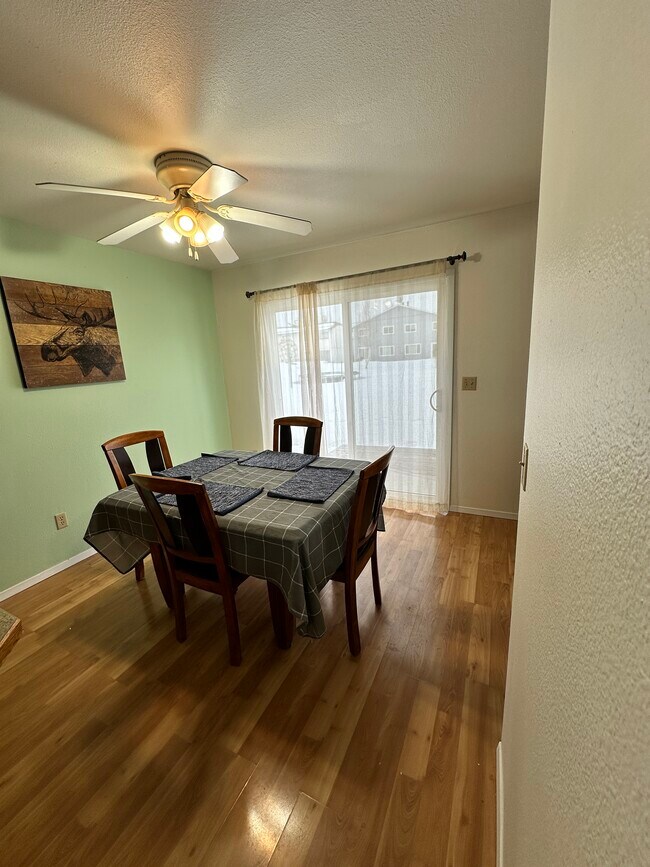 Foto del edificio - 8132 E 32nd Ave