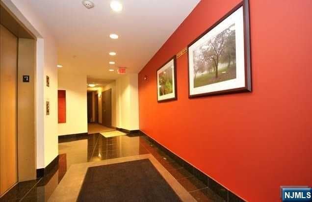 Building Photo - 1100 River Rd