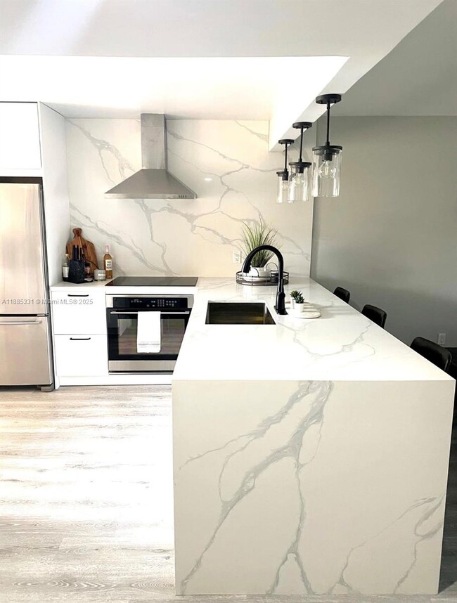 Foto del edificio - 432 Lakeview Dr