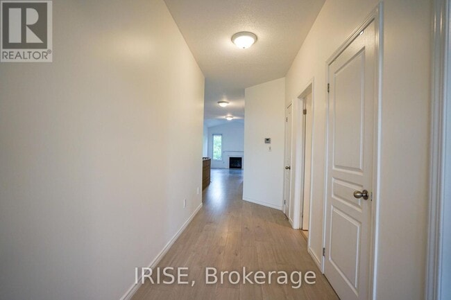 Building Photo - 688 Prince of Wales Dr