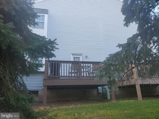 Building Photo - 500 Crystal Ln
