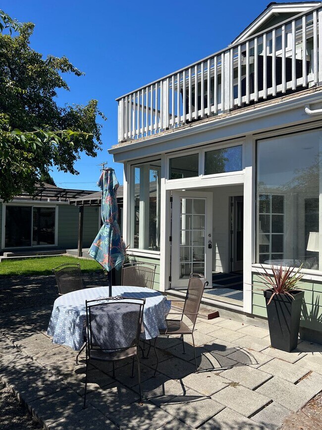 Building Photo - Charming 1-Bedroom ADU with Modern Ameniti...