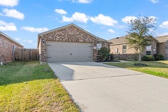 Building Photo - 15231 Central Lakes Dr