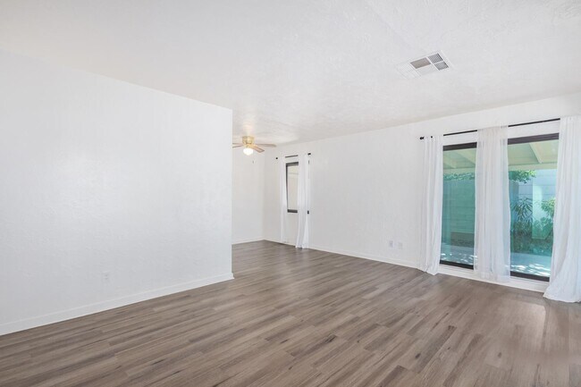 Building Photo - 4613 N 11th Pl