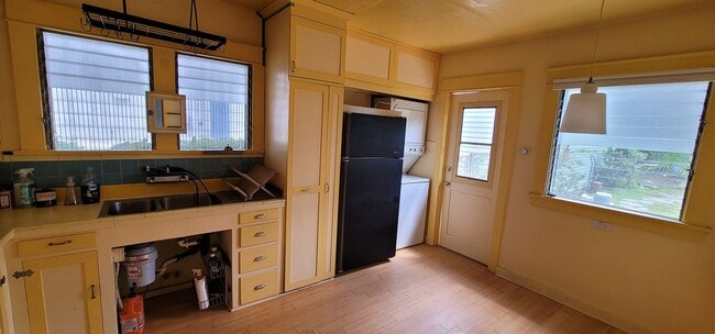 Building Photo - Glendale Awaits You