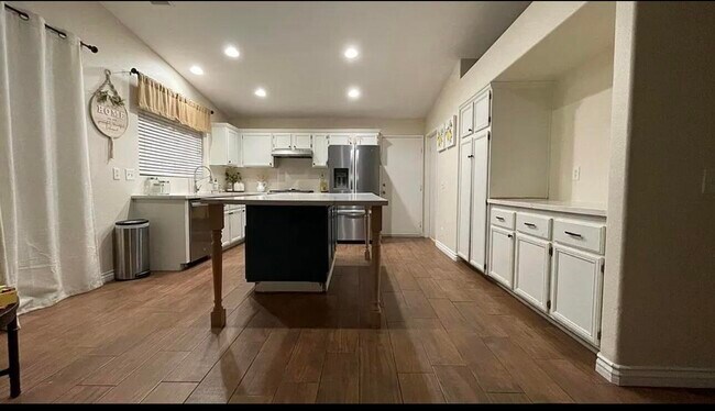 Building Photo - 43209 Avenida Isabella
