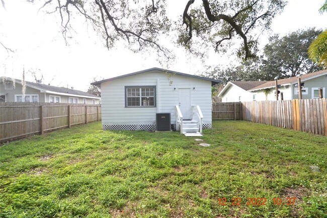 Foto del edificio - 205 W Haya St