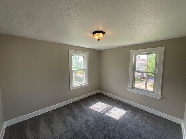 Foto del edificio - 21670 Ball Ave