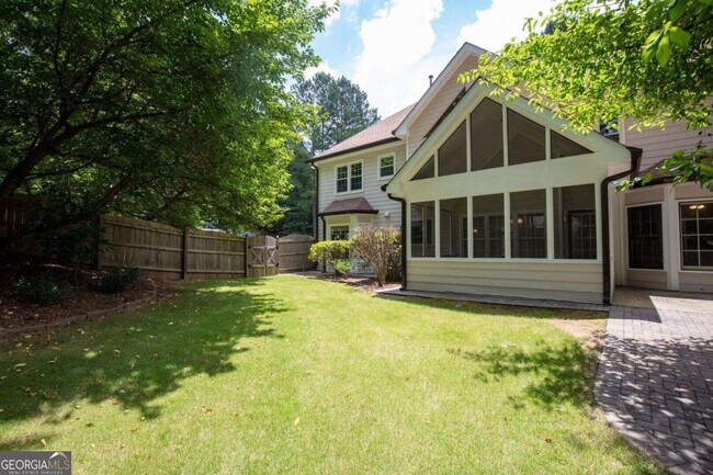 Building Photo - 5750 Grove Point Rd