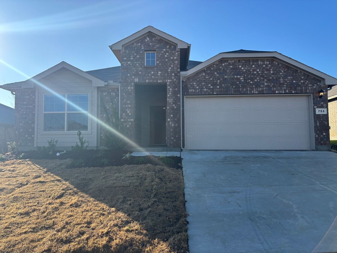 BRAND NEW-4 BEDROOM-EMISD - BRAND NEW-4 BEDROOM-EMISD