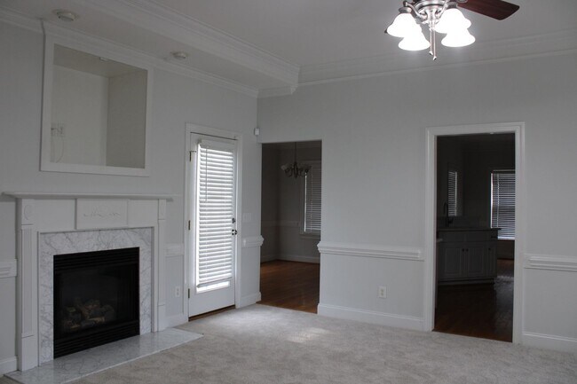 Building Photo - 3705 Warwick Pl