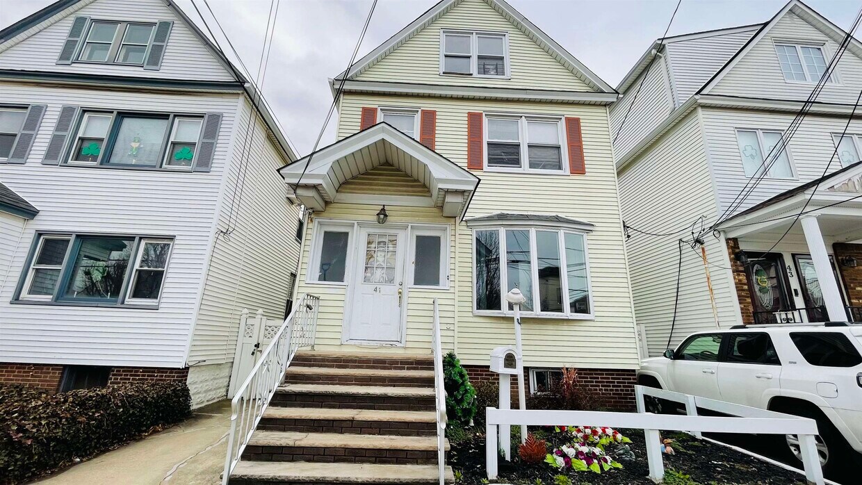 41 Newman Ave Unit 2, Bayonne, NJ 07002 Condo for Rent in Bayonne, NJ