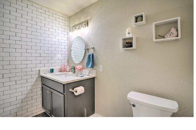 Bathroom 1 first floor - 127 Loy Dr