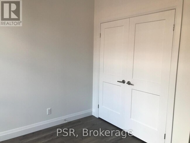 Photo du bâtiment - 399 Queen St S