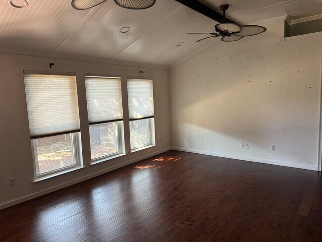 Foto del edificio - 6301 Glen Knoll Dr