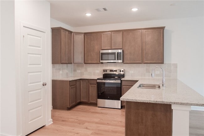 Building Photo - 5689 Fox Blf Dr