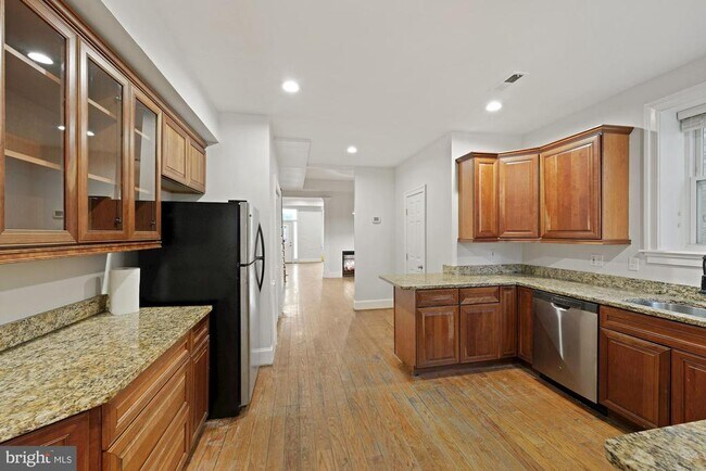 Foto del edificio - 42 New York Ave NE