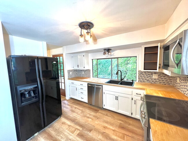 Building Photo - 11585 SW Settler Way