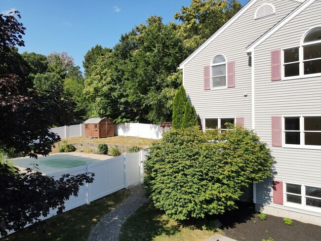 Foto del edificio - AVAIL. 11/1: 5 BED 3.5 BATH (SINGLE FAMILY...