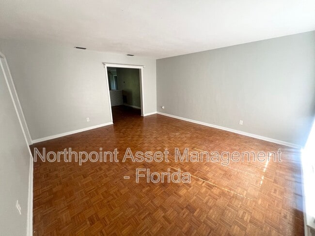 Building Photo - 3230 Greenholly Dr W