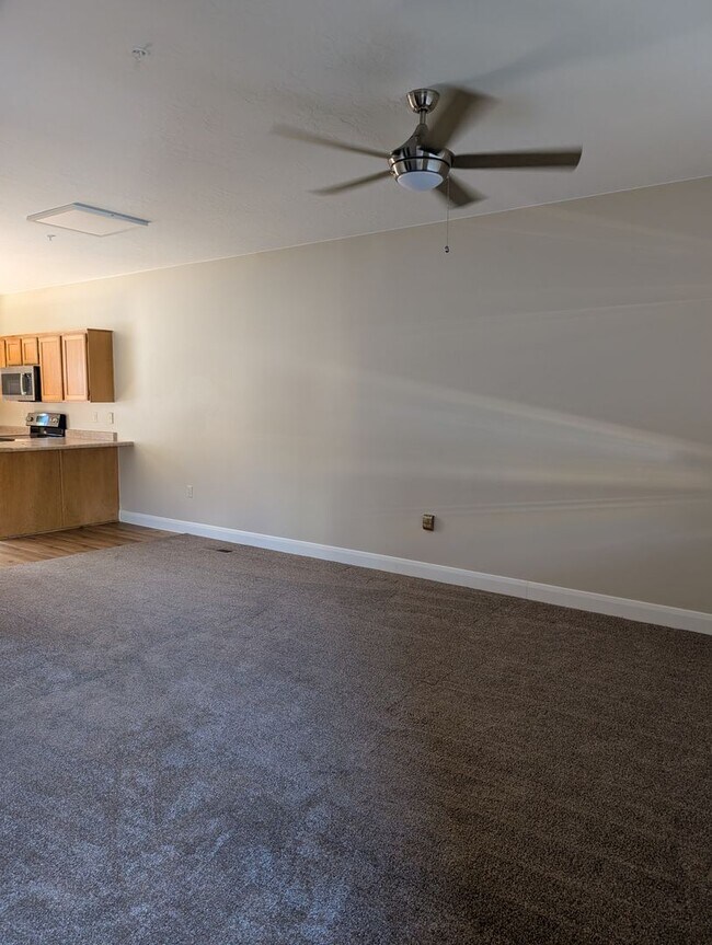 Building Photo - Super clean and upgraded 2 bed condo in Washington