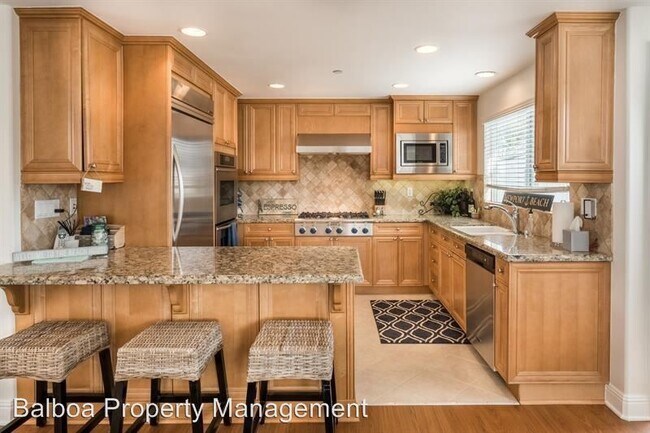 Building Photo - 3 br, 3 bath House - 310.5 Iris Ave