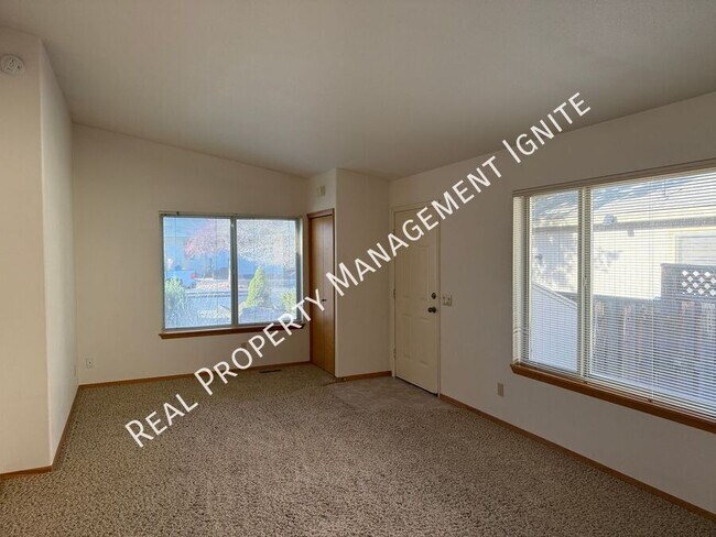 Foto del edificio - 1115 NE Hidden Valley Dr