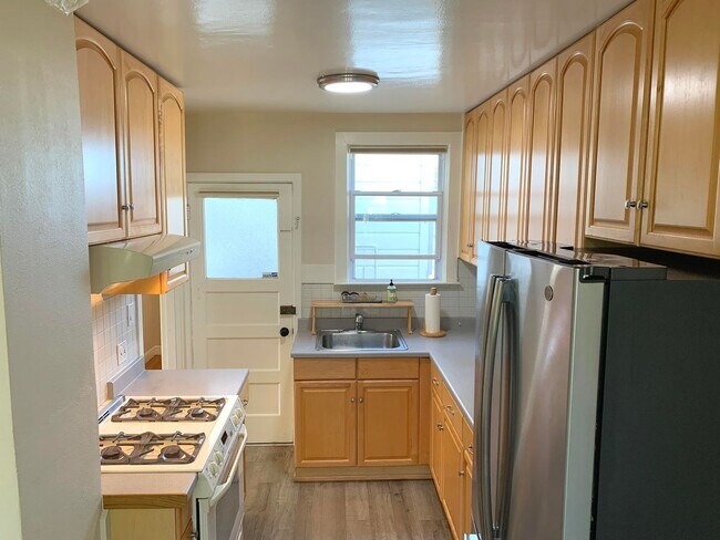 Foto del edificio - 1659-1661 9th Ave.-LEASE ONLY