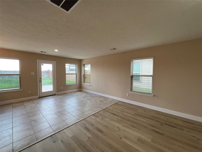Building Photo - 2514 Hawthorn Park Ct