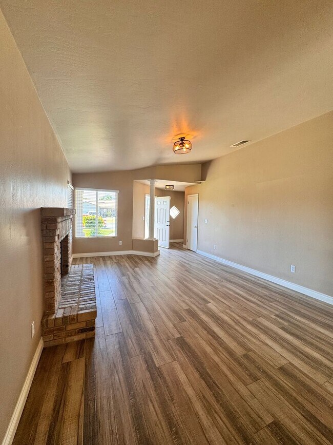 Foto del edificio - 5708 Clear Valley Ct