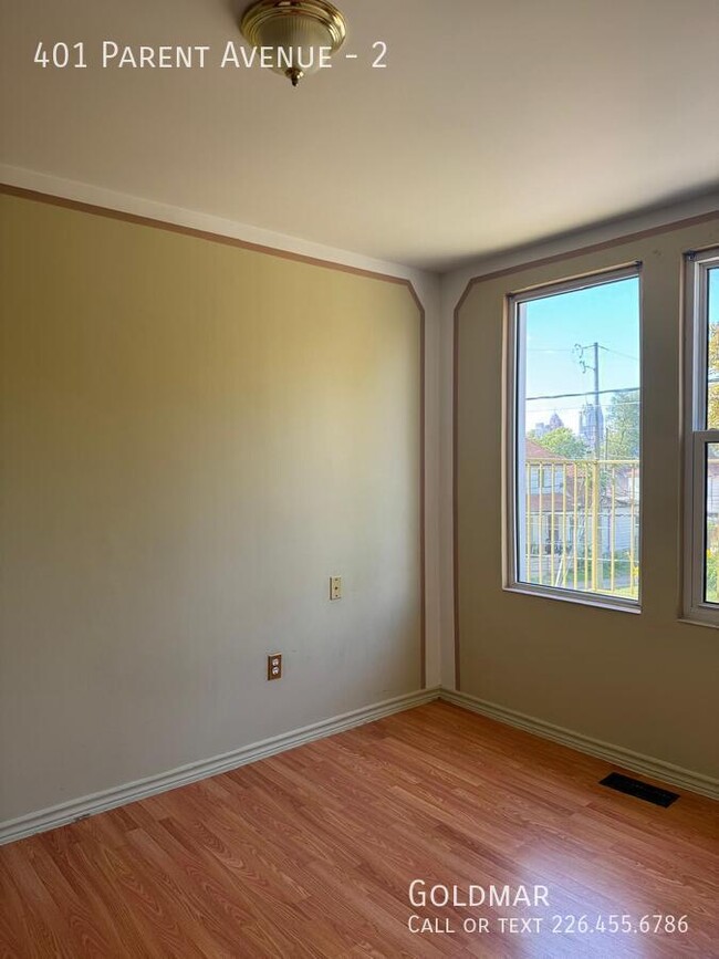 Photo du bâtiment - Large 1 bedroom with lots of natural light...