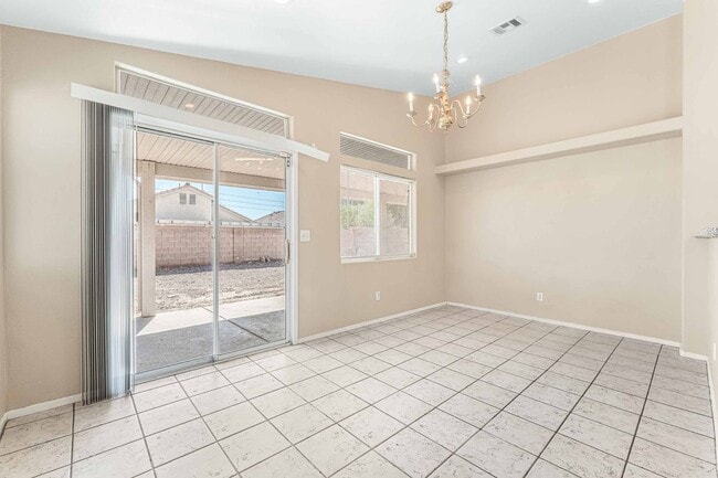 Foto del edificio - Charming Home with Spacious Backyard!