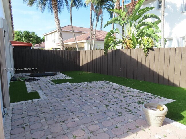 Foto del edificio - 4333 NW 113th Pl