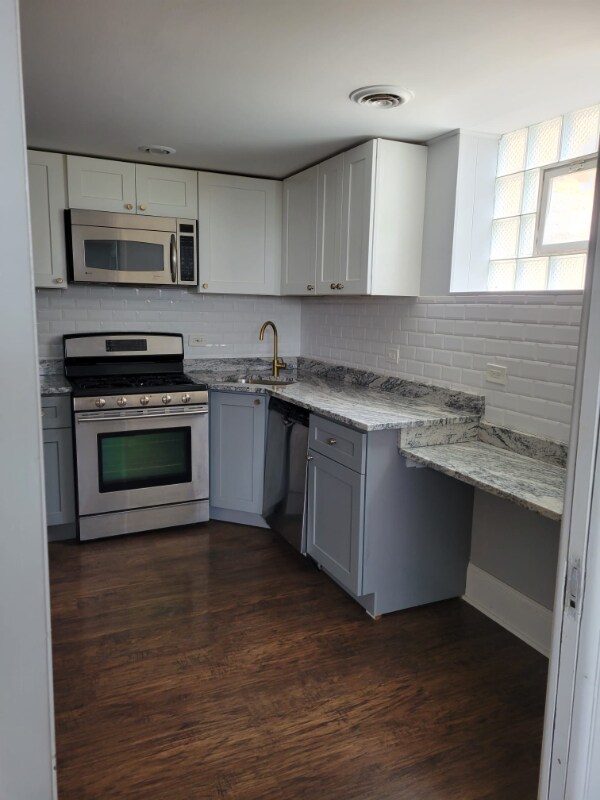 Foto del edificio - 2949 W Peterson Ave