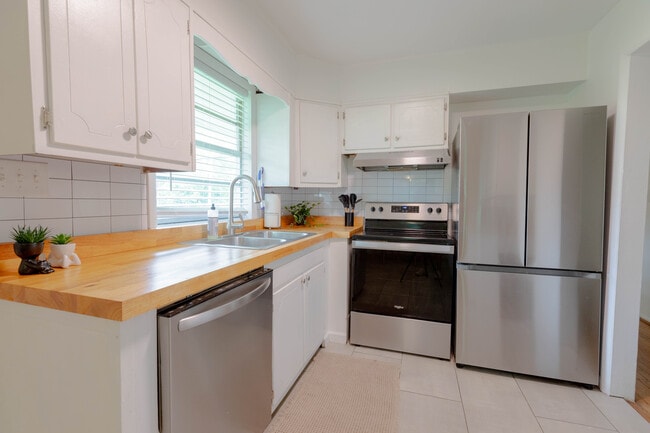 Building Photo - 1404 36th St N