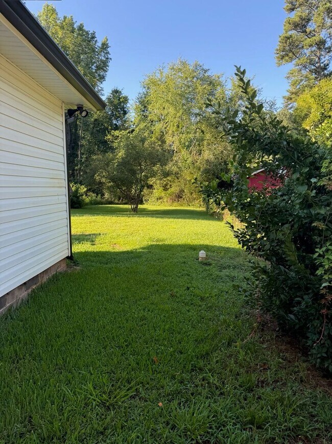Building Photo - Charming 4 Bedroom Home located in Histori...