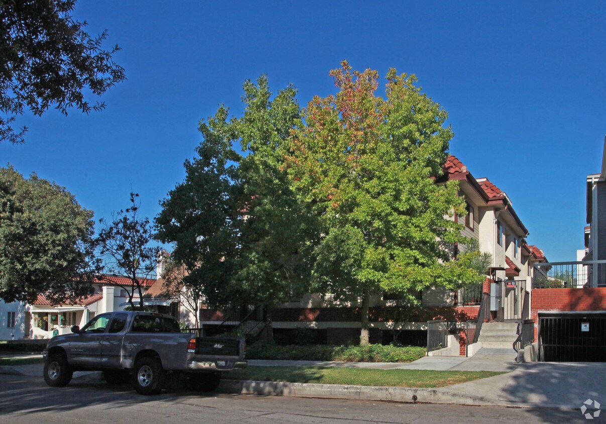 Building Photo - 1049 Linden Ave