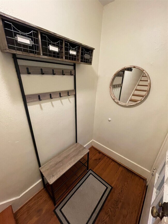 Foto del edificio - 1604 Castle Ct