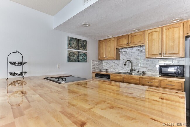 Foto del edificio - 910 Maple St