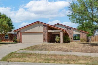 Building Photo - 6815 SW Fenwick Ave Building Photo - 6815 SW Fenwick Ave