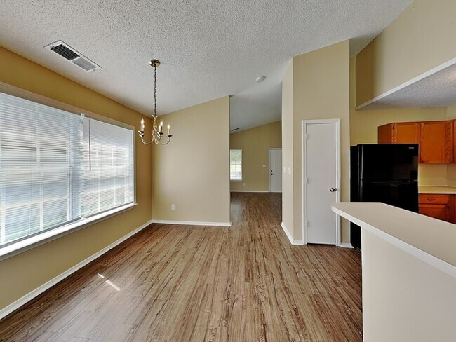 Building Photo - Great Home!