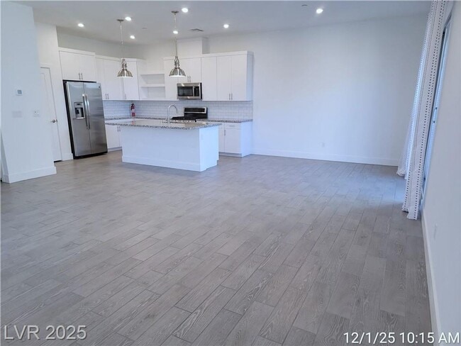 Building Photo - 3 BED, 2.5 BATH IN EXCITING INSPIRADA COMMUNITY