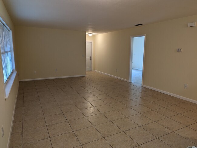 Living Room - 4504 Highland Ln