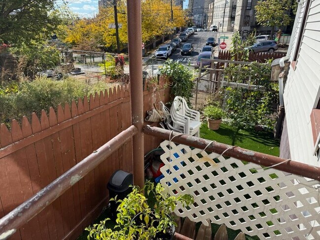 Foto del edificio - 150 ACADEMY St