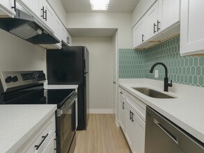 Building Photo - 6402 Del Monte Dr