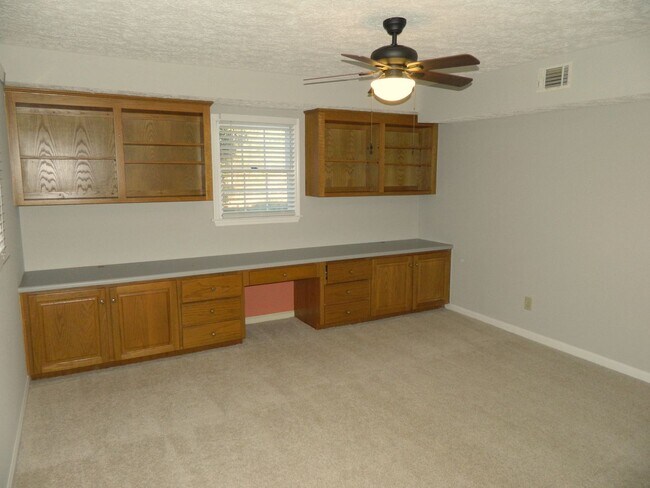 Foto del edificio - Home For Rent - 1755 Gregory Lake Rd North...