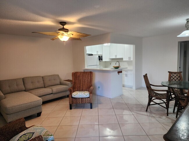 Building Photo - 1111 Lake Ter