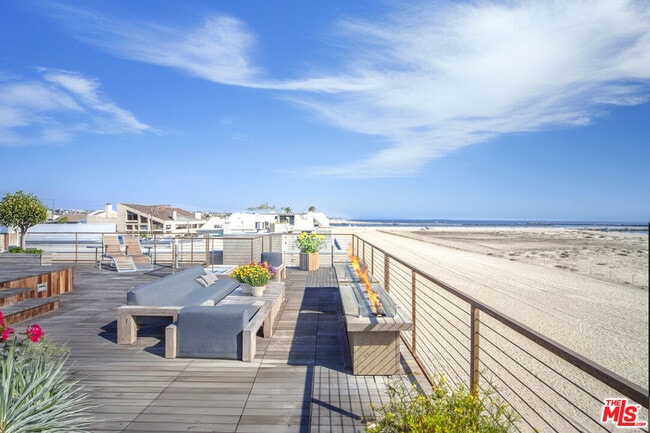 Building Photo - 5107 Ocean Front Walk