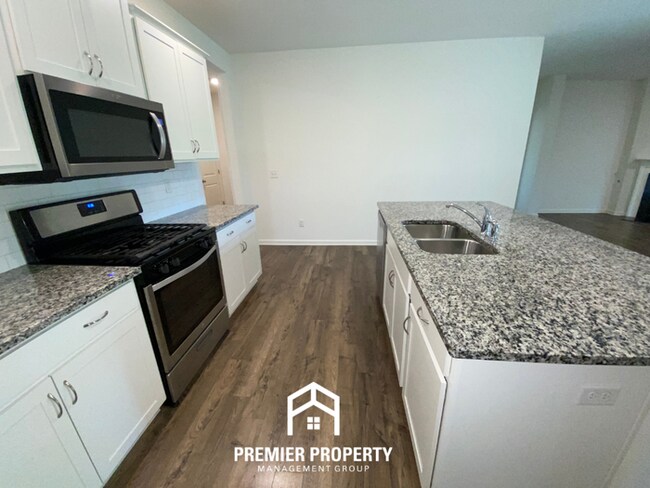 Foto del edificio - Modern 4BR/2BA Millington Home | Gourmet Island Kitchen & Luxury Primary Suite